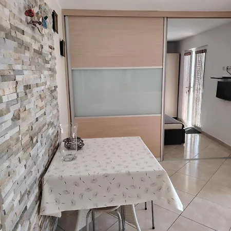 Pearl Apartment *